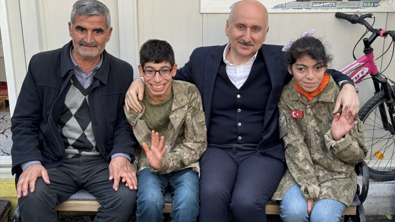 Çalışma ve Sosyal Güvenlik Bakan Yardımcısı Aydın, Adıyaman'da konteyner kenti ziyaret etti