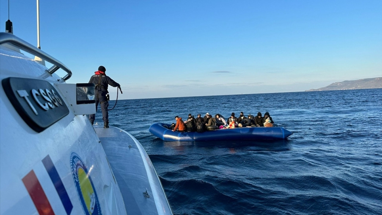 Çanakkale açıklarında 33 düzensiz göçmen yakalandı