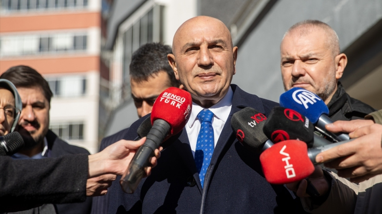Cumhur İttifakı ABB Başkan adayı Altınok'tan depremzedelere ziyaret: