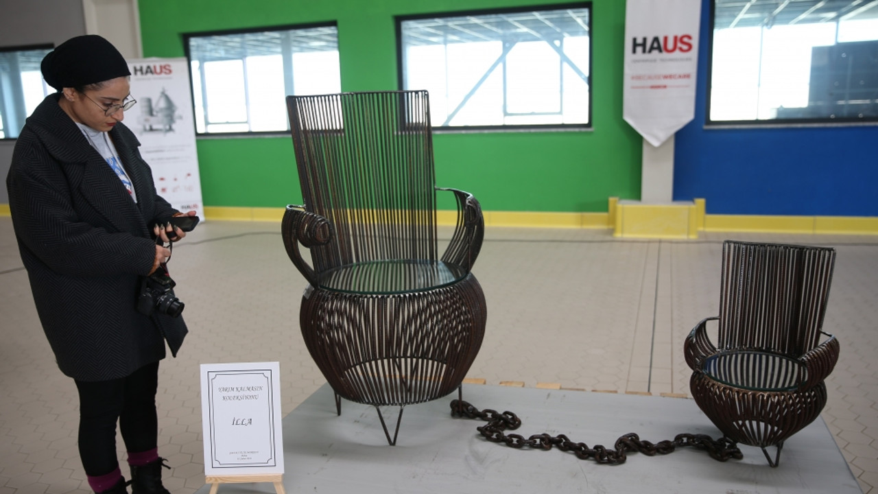 Depremde uzuvlarını kaybeden çocuklara destek için atık malzemelerden farklı eserler yapıldı