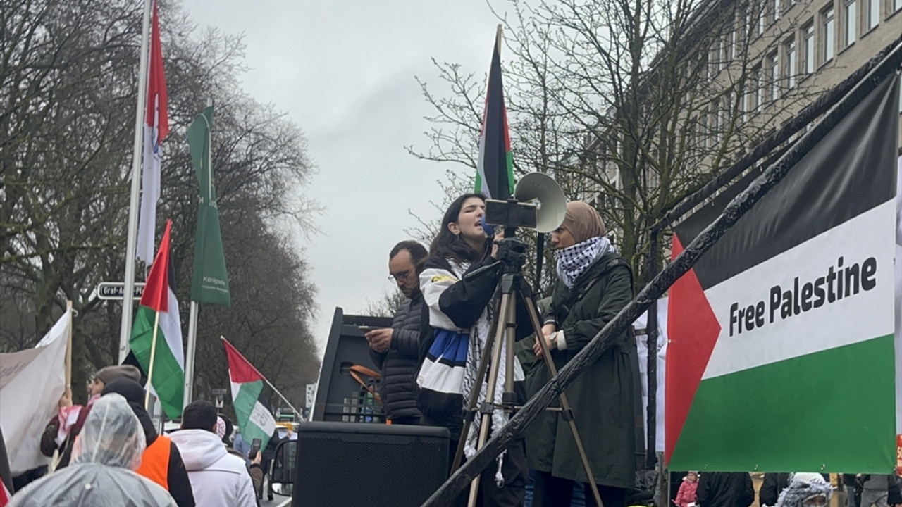 Düsseldorf'ta Filistin halkıyla dayanışma yürüyüşü düzenlendi