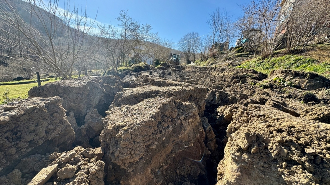 Düzce'de heyelandan zarar gören 5 ev tahliye edildi