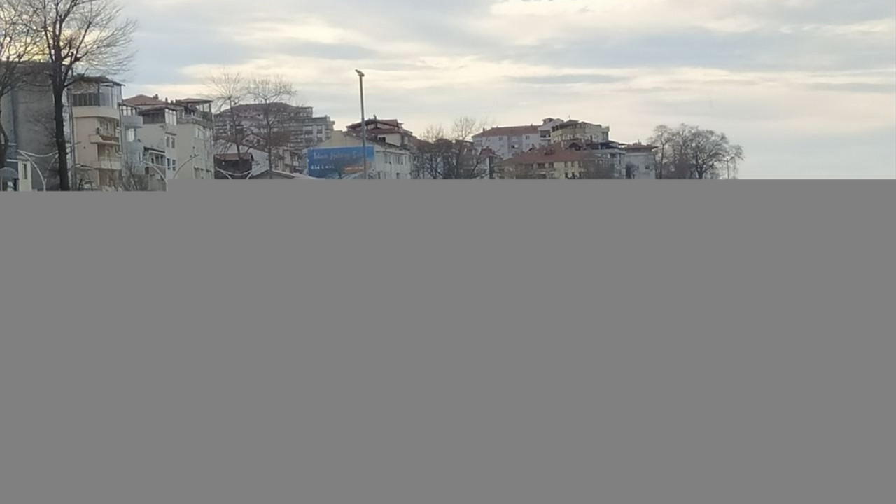 Düzce'de şubatta sıcak havayı fırsat bilenler sahile akın etti