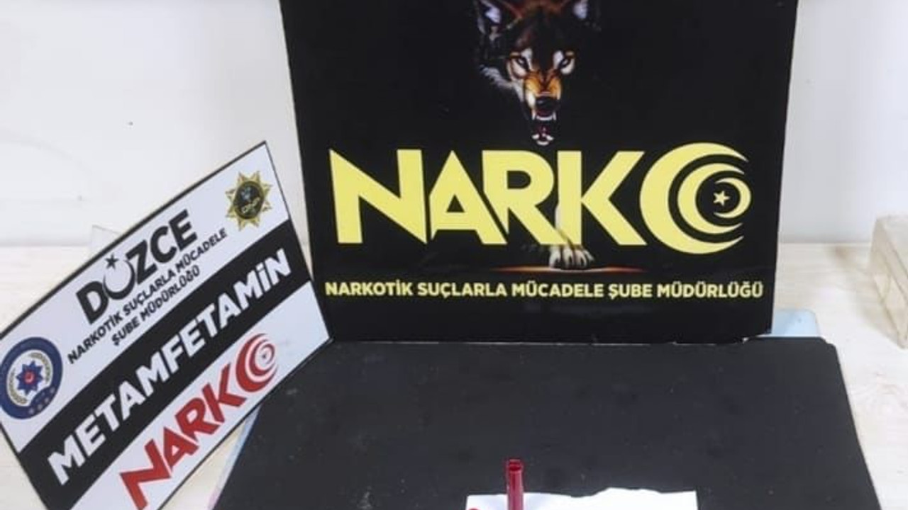 Düzce'de uyuşturucu satarken yakalanan 2 zanlı tutuklandı