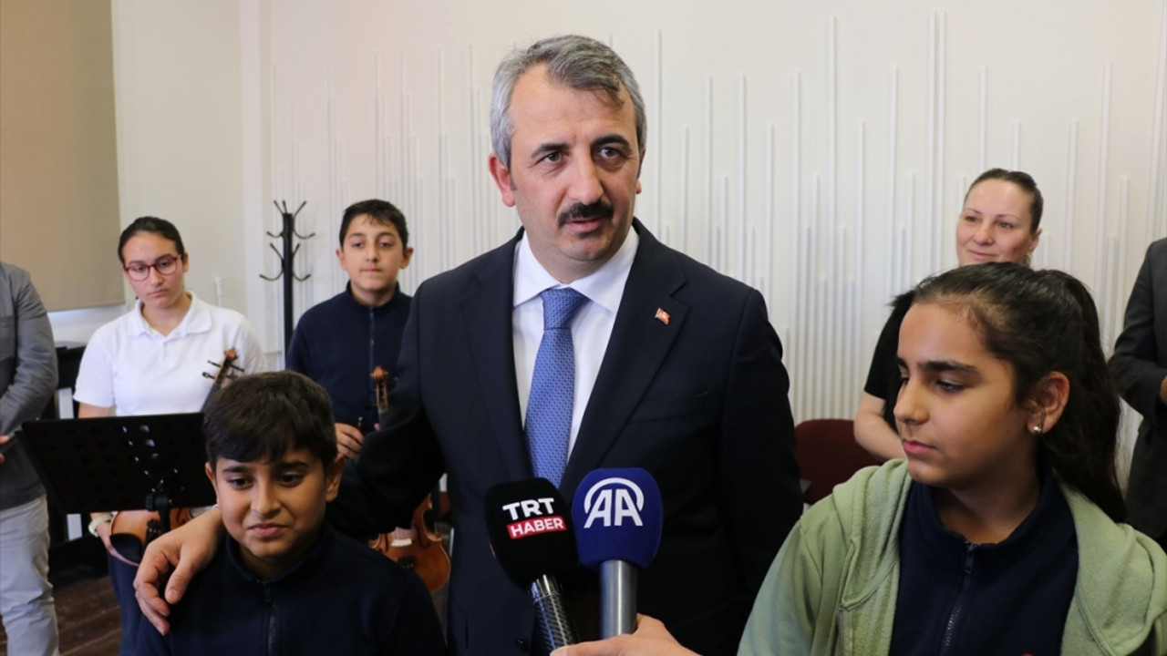Edirne Valiliğince kurulan Edirne Müzik Akademisi geleceğin müzisyenlerini yetiştiriyor
