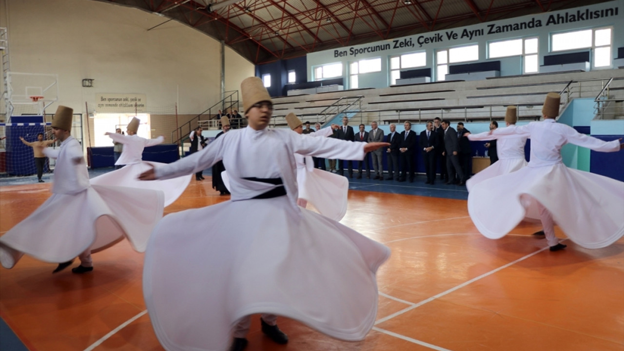 Edirne'de ayağa kaldırılacak mevlevihanenin semazenleri yetişiyor
