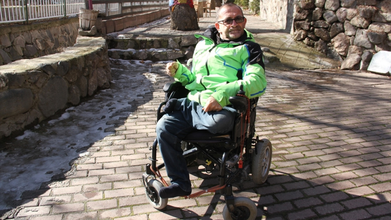 Engelli aylığıyla biriktirdiği parayı cep telefonu almak istediği dolandırıcıya kaptırdı