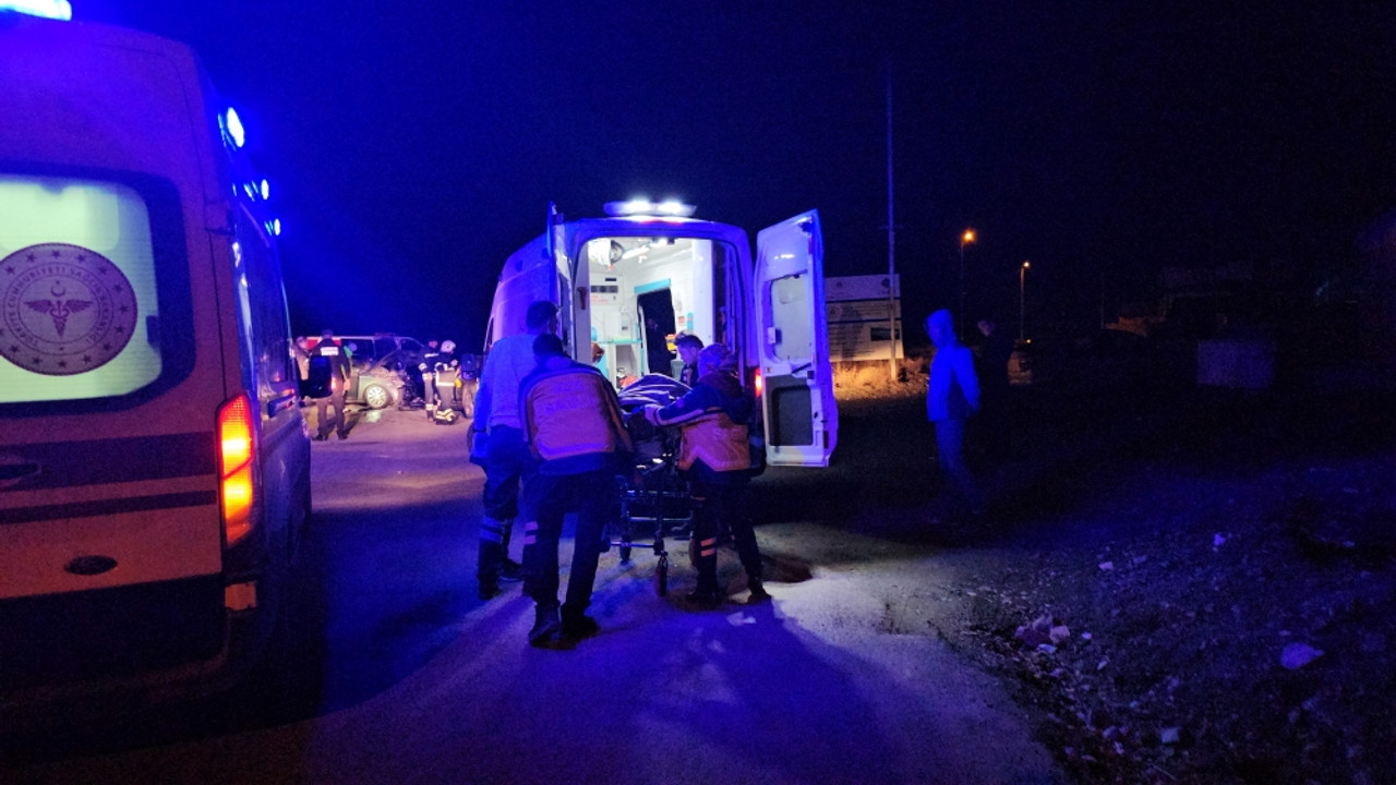 Erzincan’daki trafik kazasında 3 kişi yaralandı