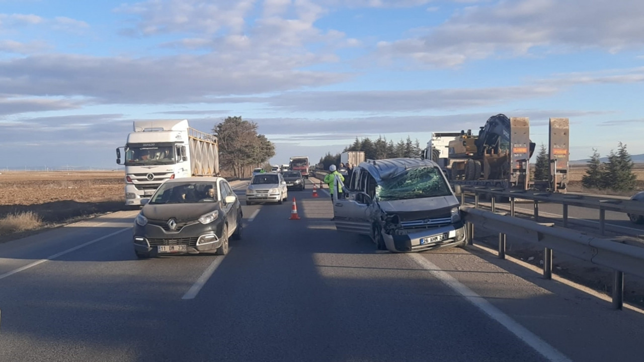Eskişehir'de tankerle çarpışan hafif ticari araçtaki kadın öldü, eşi yaralandı