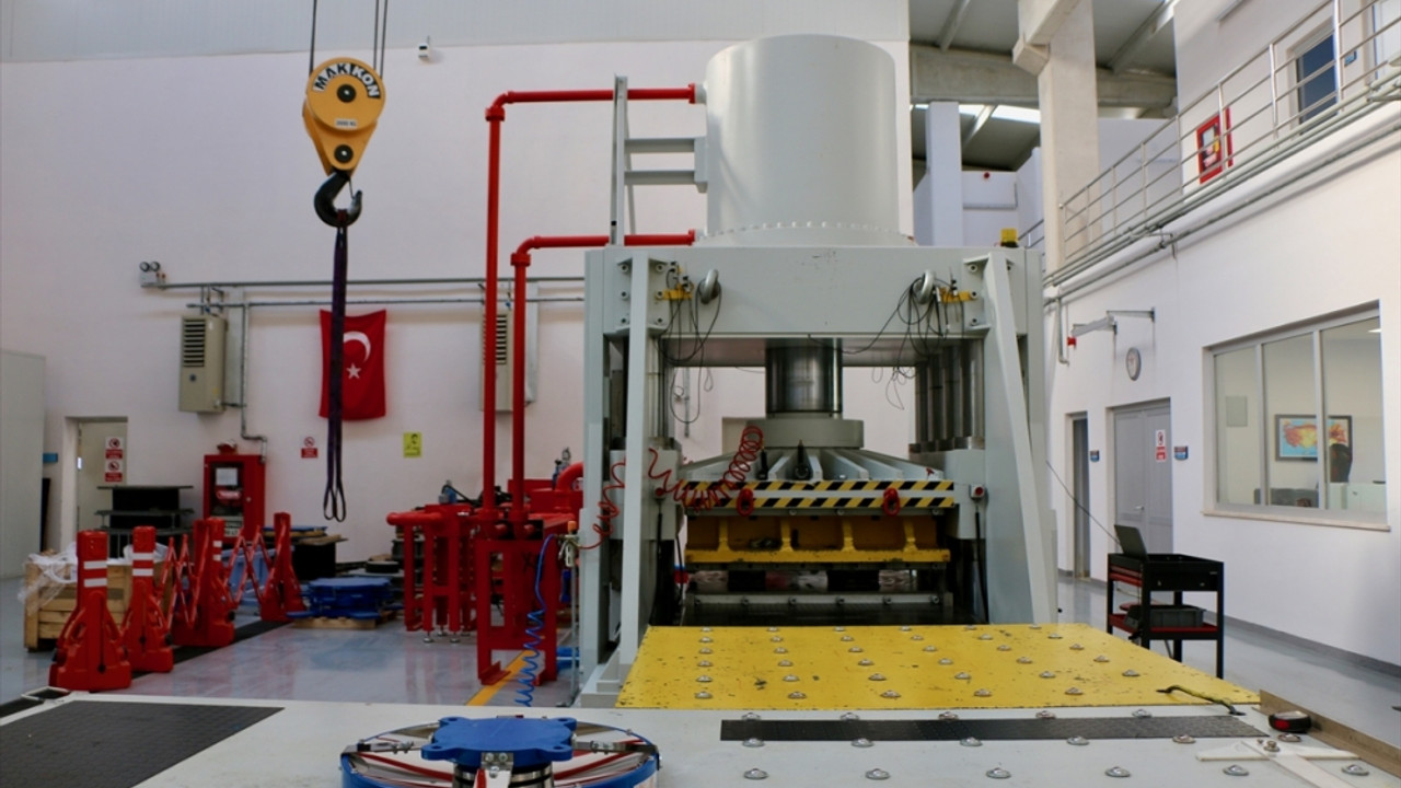Eskişehir'deki sismik izolatör laboratuvarı uluslararası test ve tasarım merkezine dönüştü