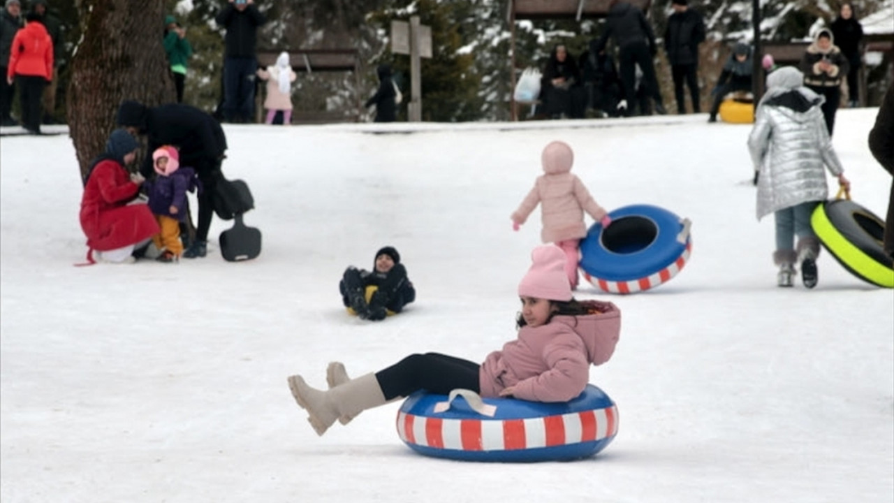 Gölcük Tabiat Parkı'nda tatil yoğunluğu sürüyor