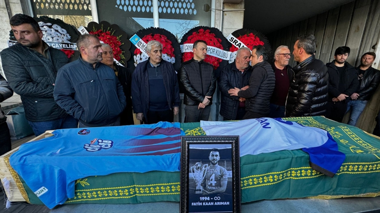 Hayatını kaybeden futbolcunun cenazesi Rize'de toprağa verildi