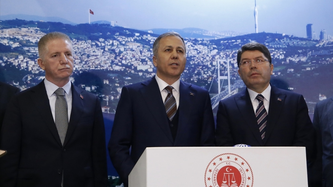 İçişleri Bakanı Yerlikaya, İstanbul Adliyesi'ne yönelik terör saldırısında yaralanan polisleri ziyaret etti