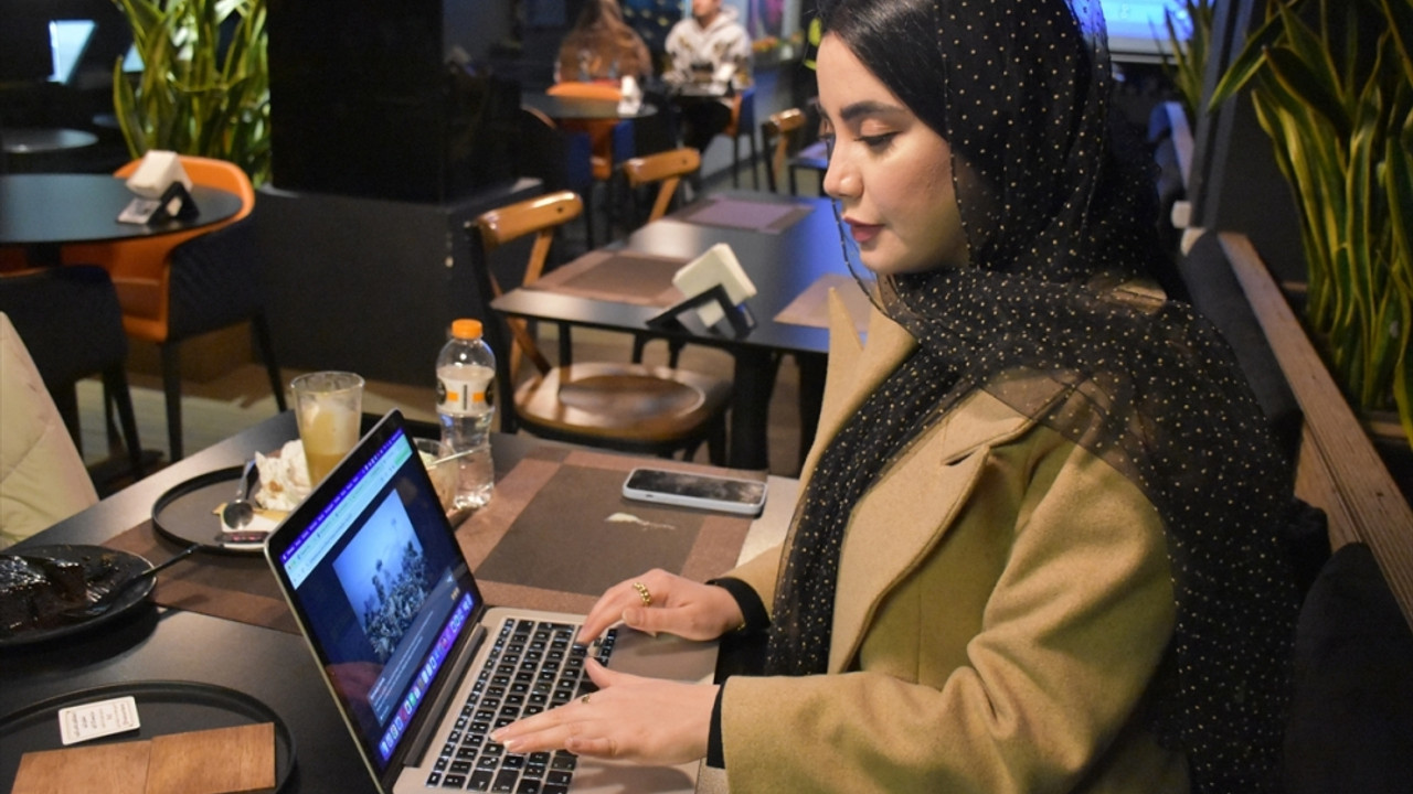 İranlı genç sinemacılar AA'nın "Yılın Kareleri" oylamasına katıldı