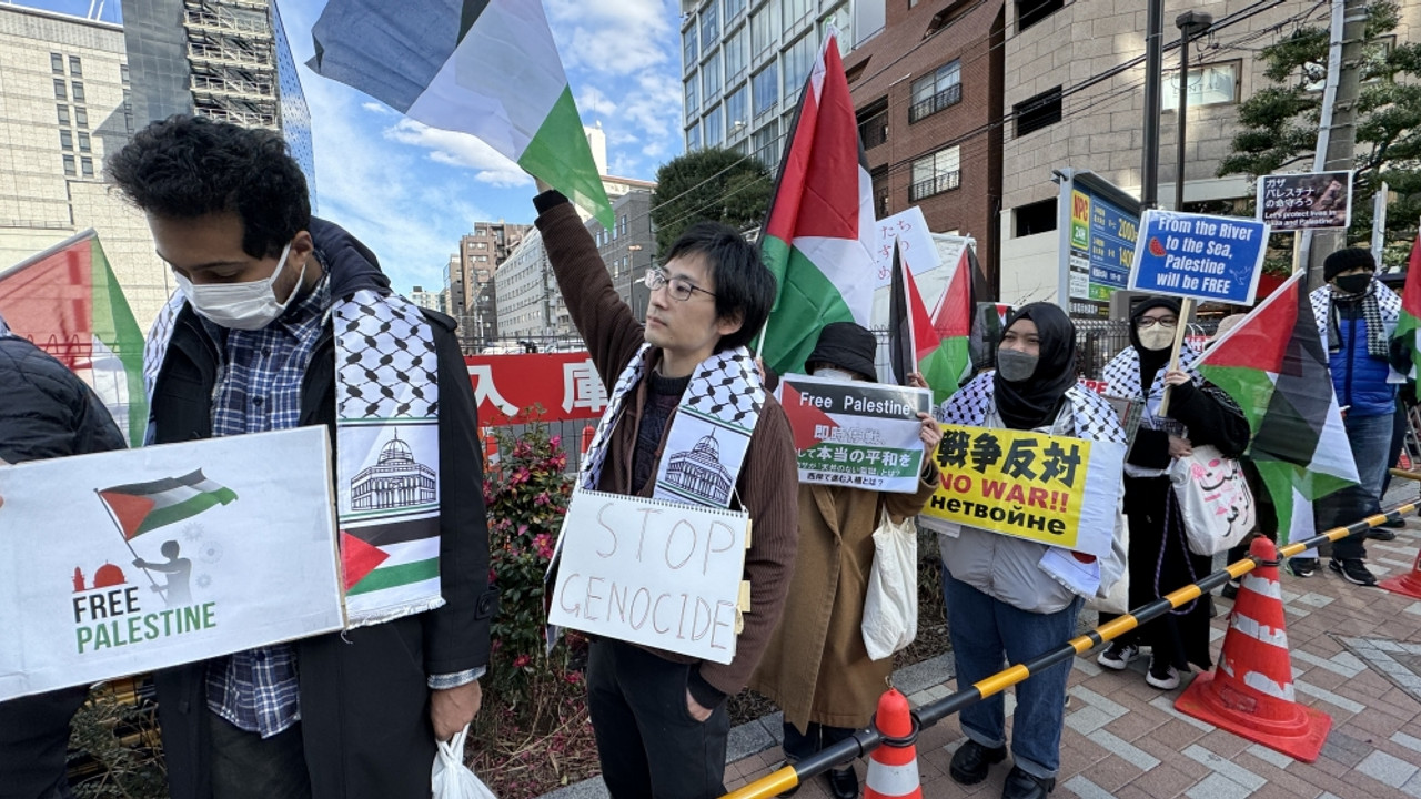 İsrail'in Tokyo Büyükelçiliği yakınında "Filistin'e özgürlük" gösterisi