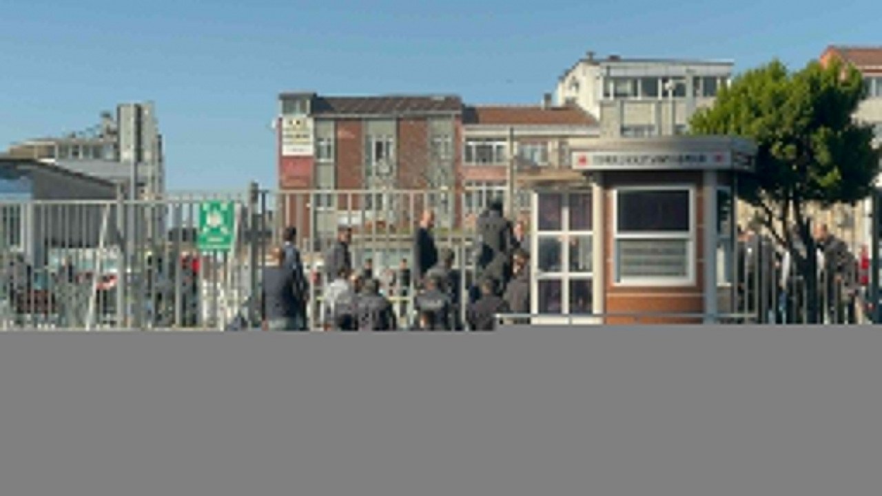 İstanbul Adliyesi önündeki meydanda silahla ateş açıldı