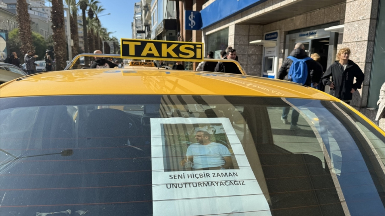 İzmir'de taksi şoförleri meslektaşlarının öldürülmesini protesto etti