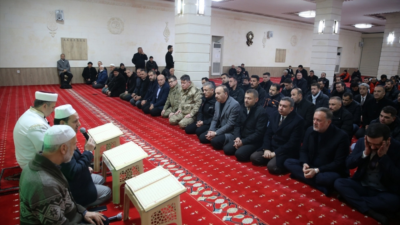 Kahramanmaraş merkezli depremlerde hayatını kaybedenler Mardin ve Siirt'te anıldı
