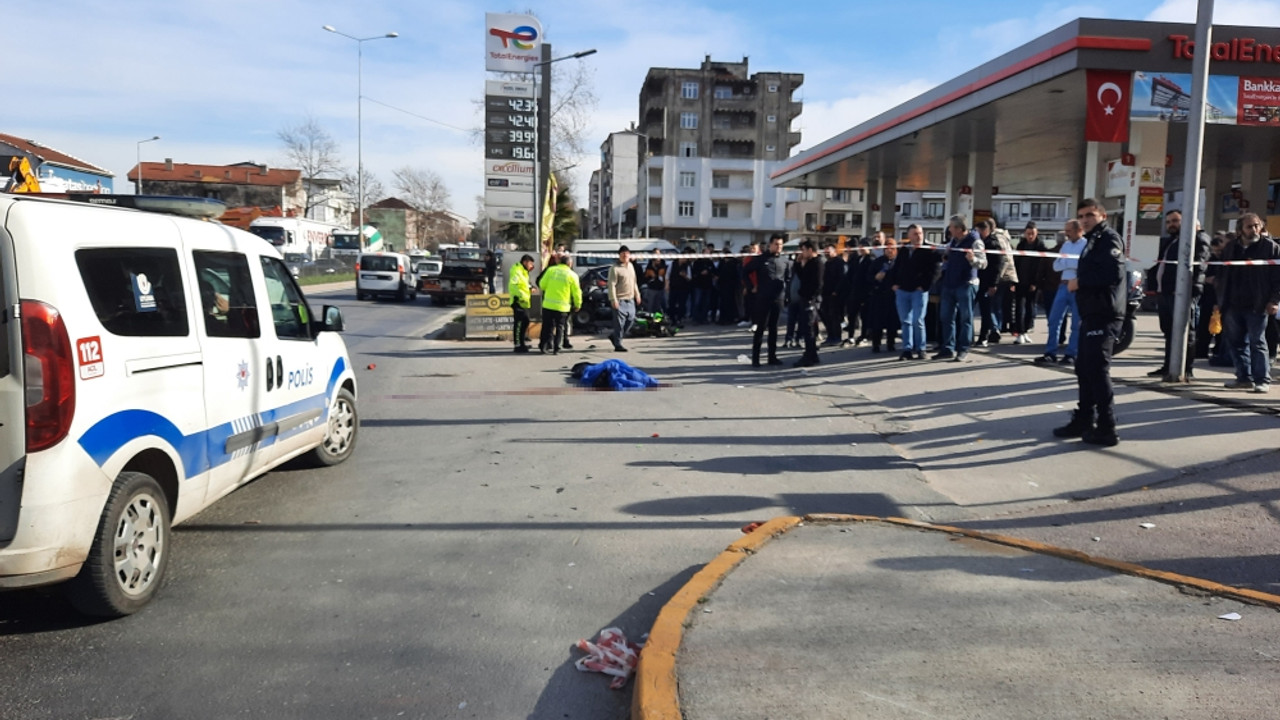 Kocaeli'de motosikletin çarptığı yaya öldü, sürücü ağır yaralandı
