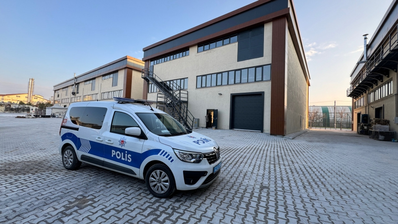 Konya'da yük asansörünün düşmesi sonucu 3 kişi yaralandı