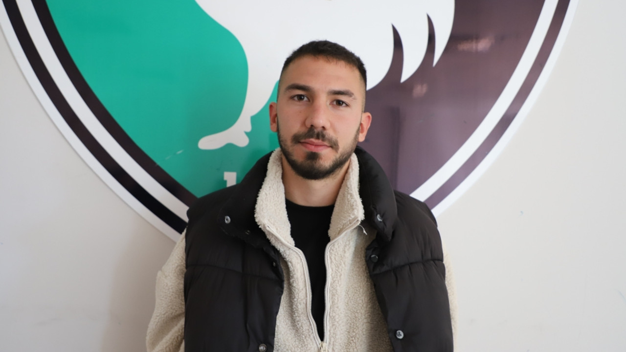 Maç sırasında elinde telefonla görüntülenen Denizlisporlu Emre Sağlık'tan açıklama: