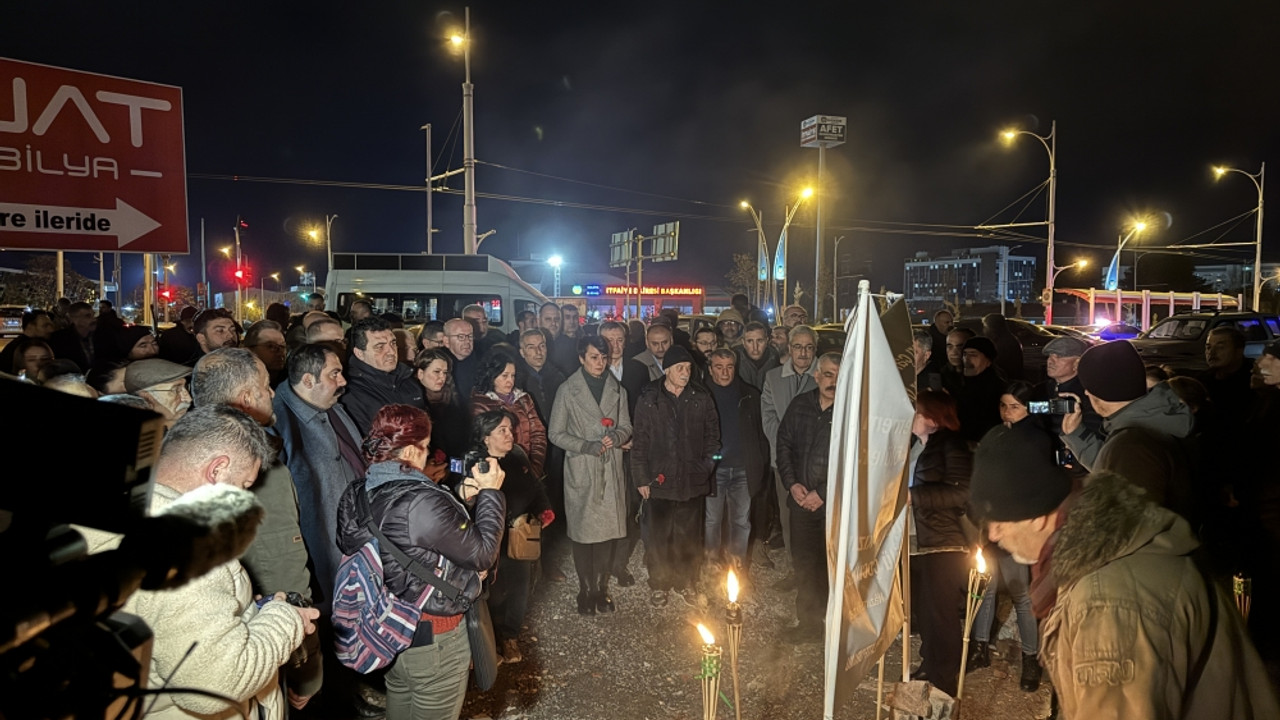 Malatya'da depremde hayatını kaybedenler için anma etkinliği