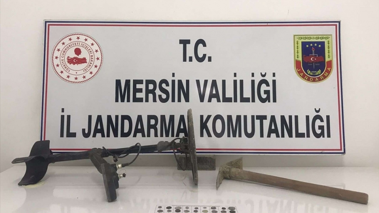 Mersin'de 42 sikke ve 4 obje ele geçirildi