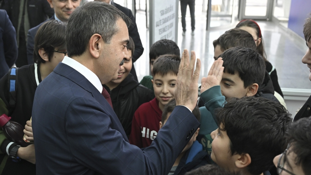 Milli Eğitim Bakanı Tekin, Verimlilik ve Teknoloji Fuarı'nı ziyaret etti