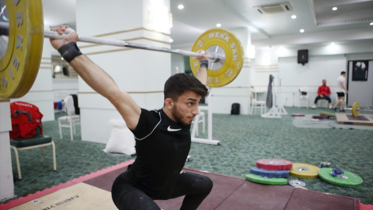 Milli halterci Harun Algül, Avrupa Şampiyonası'ndan altın madalyayla dönmek istiyor