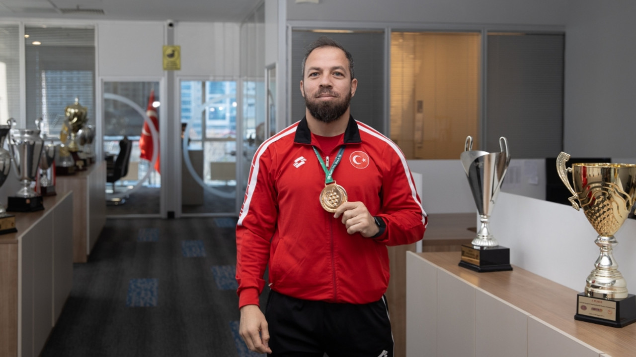 Öldüğü sanılan engelli güreşçi, dünya ve olimpiyat şampiyonluğuyla mindere damga vurdu