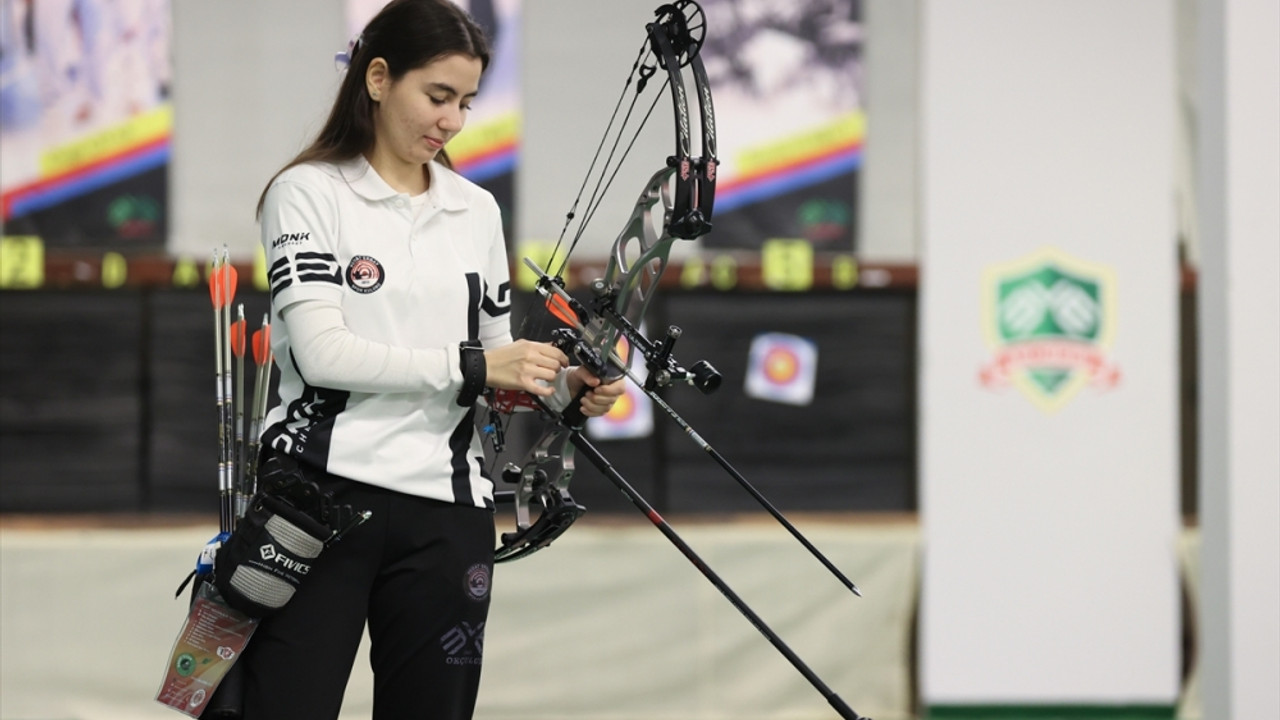 Salgında voleybolu bırakarak başladığı okçulukta Dünya Kupası'nda bronz madalya aldı