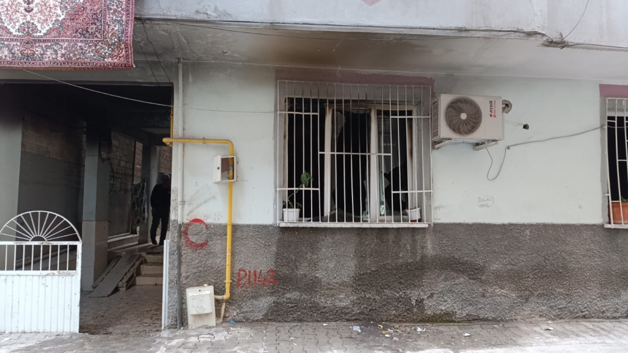 Şanlıurfa'da çıkan ev yangınında 4 kişi dumandan etkilendi, 1 kişi yaralandı