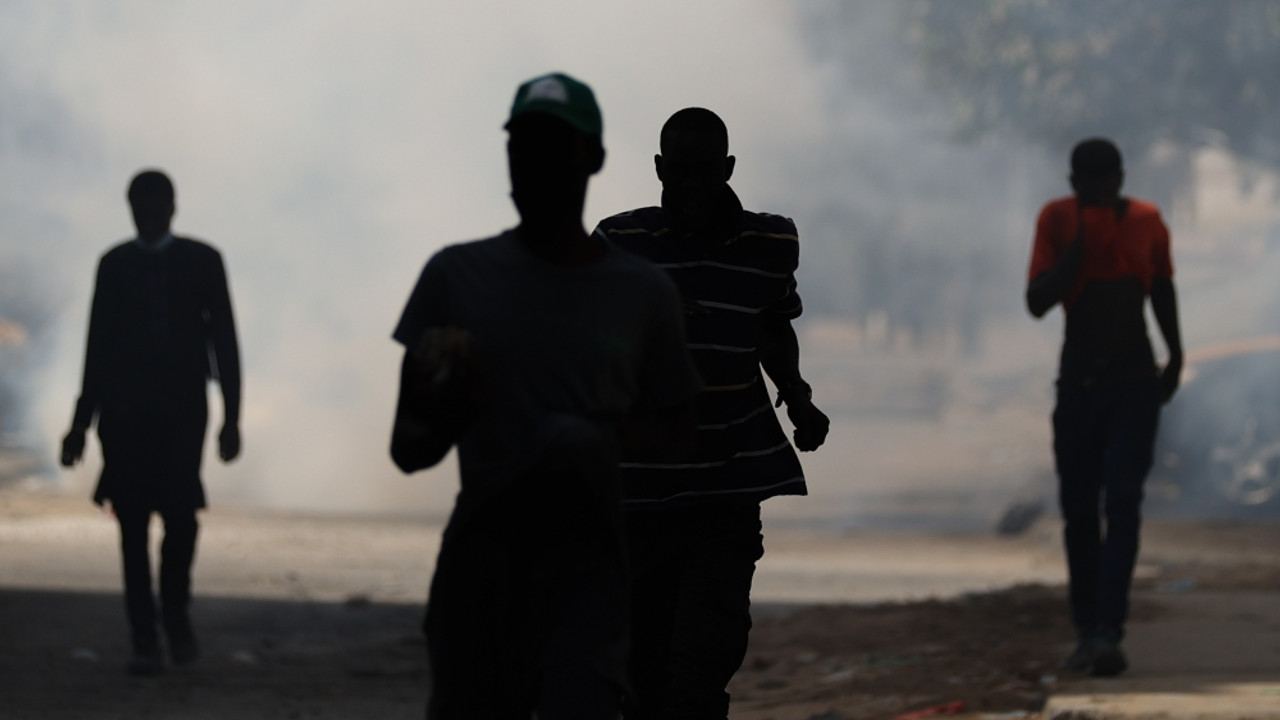 Senegal'de cumhurbaşkanı seçiminin ertelenmesi protesto edildi