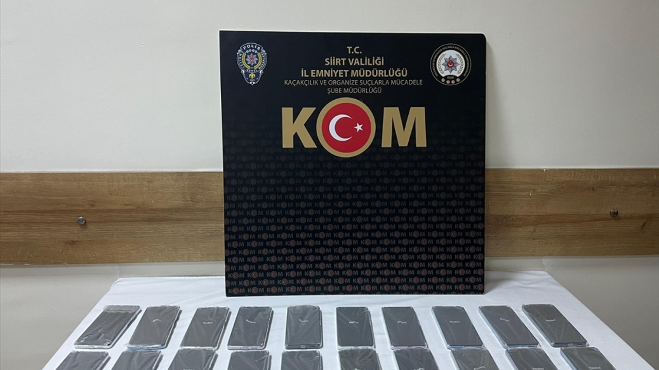 Siirt'te hoparlöre gizlenmiş 20 kaçak cep telefonu bulundu