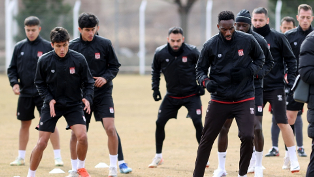 Sivasspor Teknik Direktörü Uygun'dan transfer açıklaması: