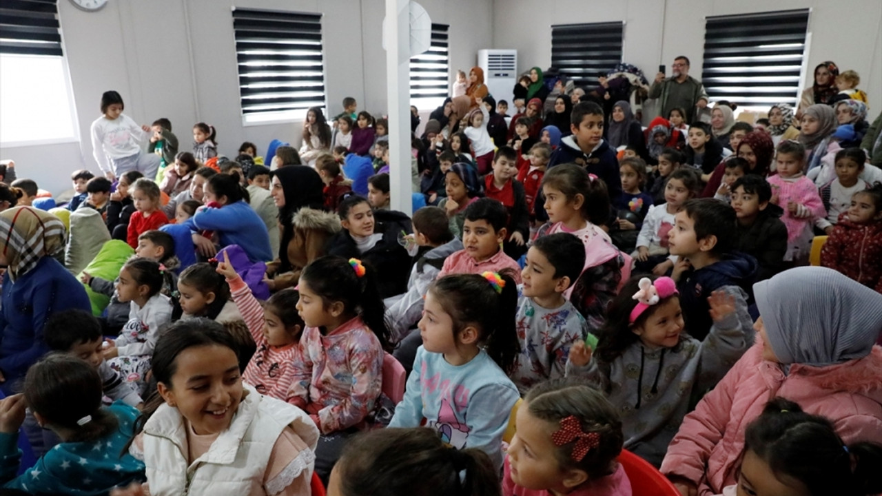 TDV depremzede çocukların yüzünü güldürdü