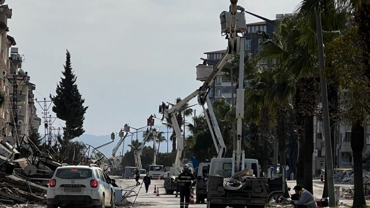 Toroslar EDAŞ'tan deprem bölgesinde asrın elektrik dağıtım operasyonu