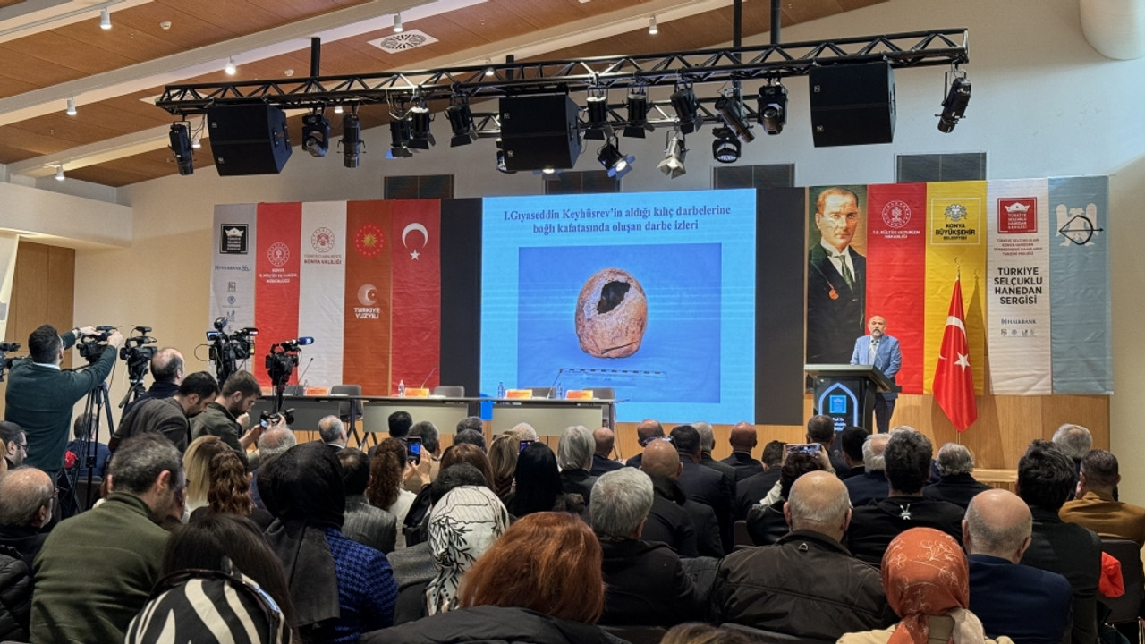 "Türkiye Selçukluları Hanedan Türbesindeki Naaşların Tanzim Projesi" paneli başladı