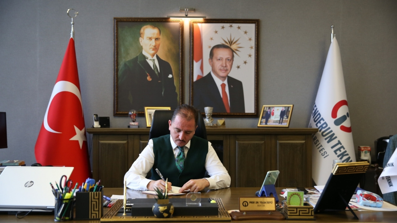 Üniversitedeki 55 bin kamyon malzemeyle hazırlanan alanda depremzede aileler barınıyor