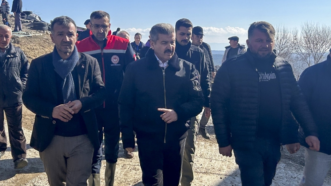 Uşak'ta heyelan yaşanan bölgedeki 2 ev tedbir amaçlı tahliye edildi