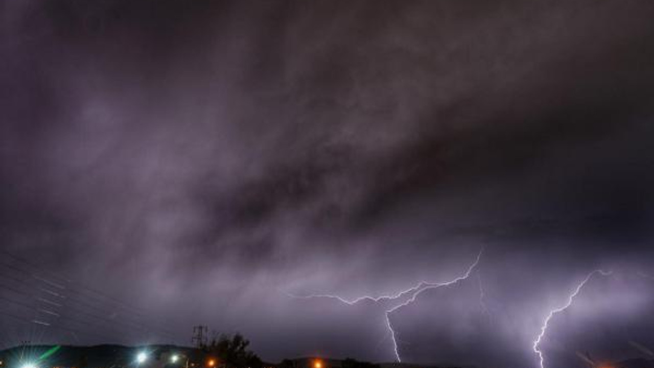 Bodrum'da şimşek ve yıldırım; Milas'ta dolu etkili oldu