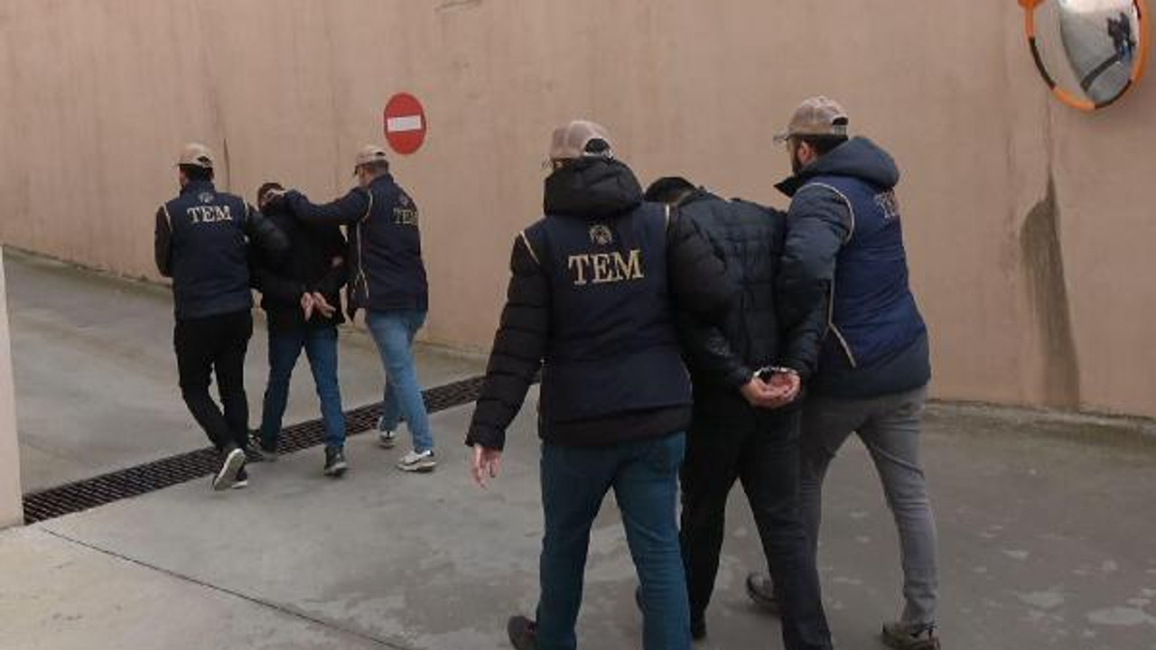 Duvarlara yazı yazıp örgüt propagandası yapan 2 şüpheliden 1'i tutuklandı