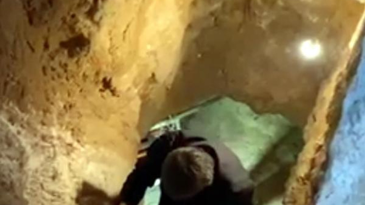 Evin altına 40 metrelik kuyu açıp, asansör sistemi kurarak define aradılar