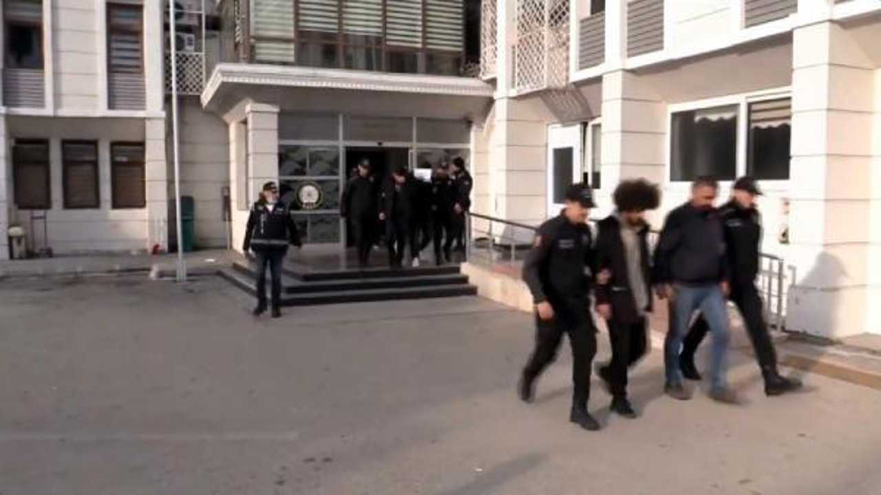 'Kalkan-12' operasyonlarında 49 göçmen kaçakçısı yakalandı