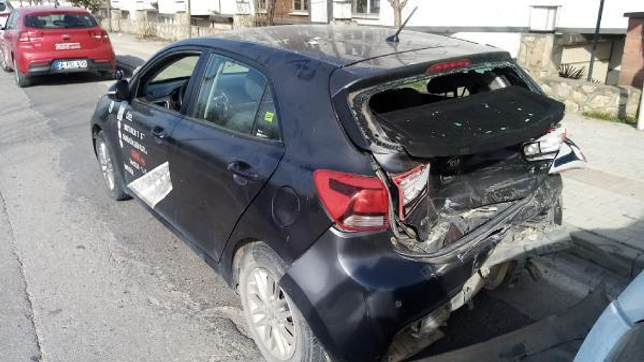 Kamyonet, aday sürücünün kullandığı otomobile çarptı: 4 yaralı