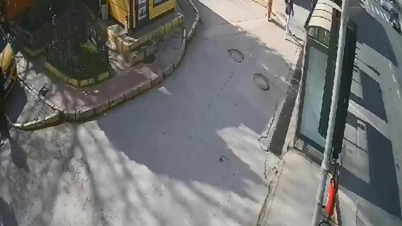 Kazada sürüklenen motosiklet, kaldırımdaki yayaya çarptı: 1 ölü, 1 yaralı (2)