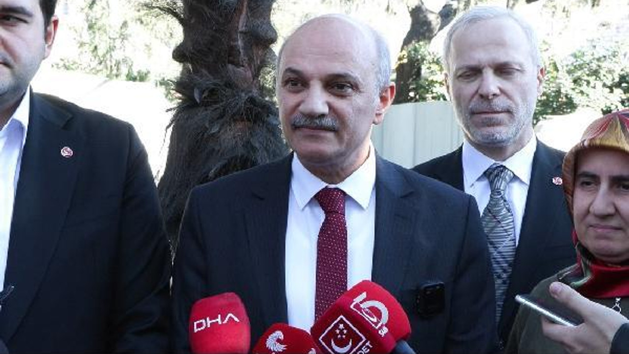 Saadet Partisi İBB Başkan Adayı Birol Aydın, Necmettin Erbakan’ın kabrini ziyaret etti