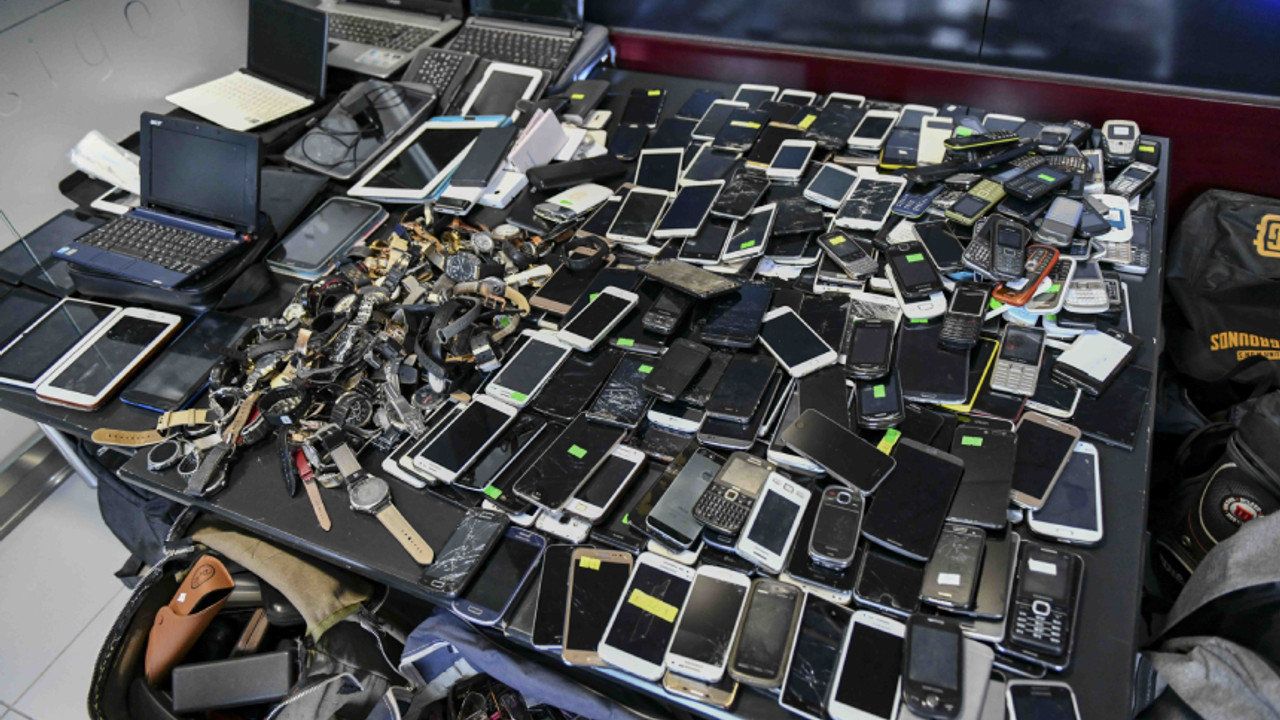 Ankara'da toplu taşıma araçlarında unutulan eşyalar açık artırma ile satışa çıkıyor