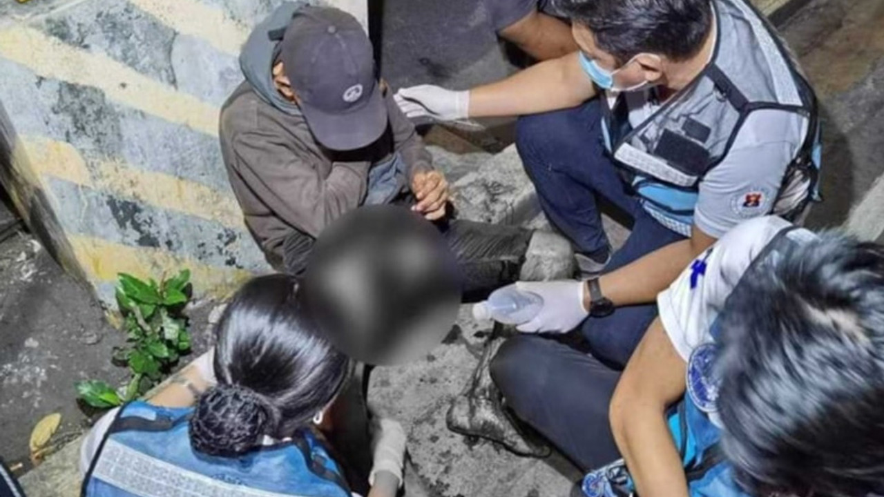 50 sevgilisi olduğunu öğrenince deliye döndü! Aşk yaşadığı adamın penisine makas sapladı