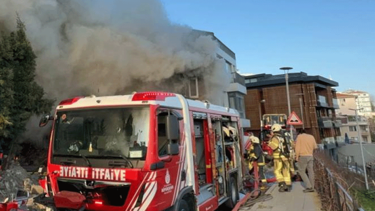 Beyoğlu'nda imam ve müezzinin kaldığı ahşap lojmanda yangın